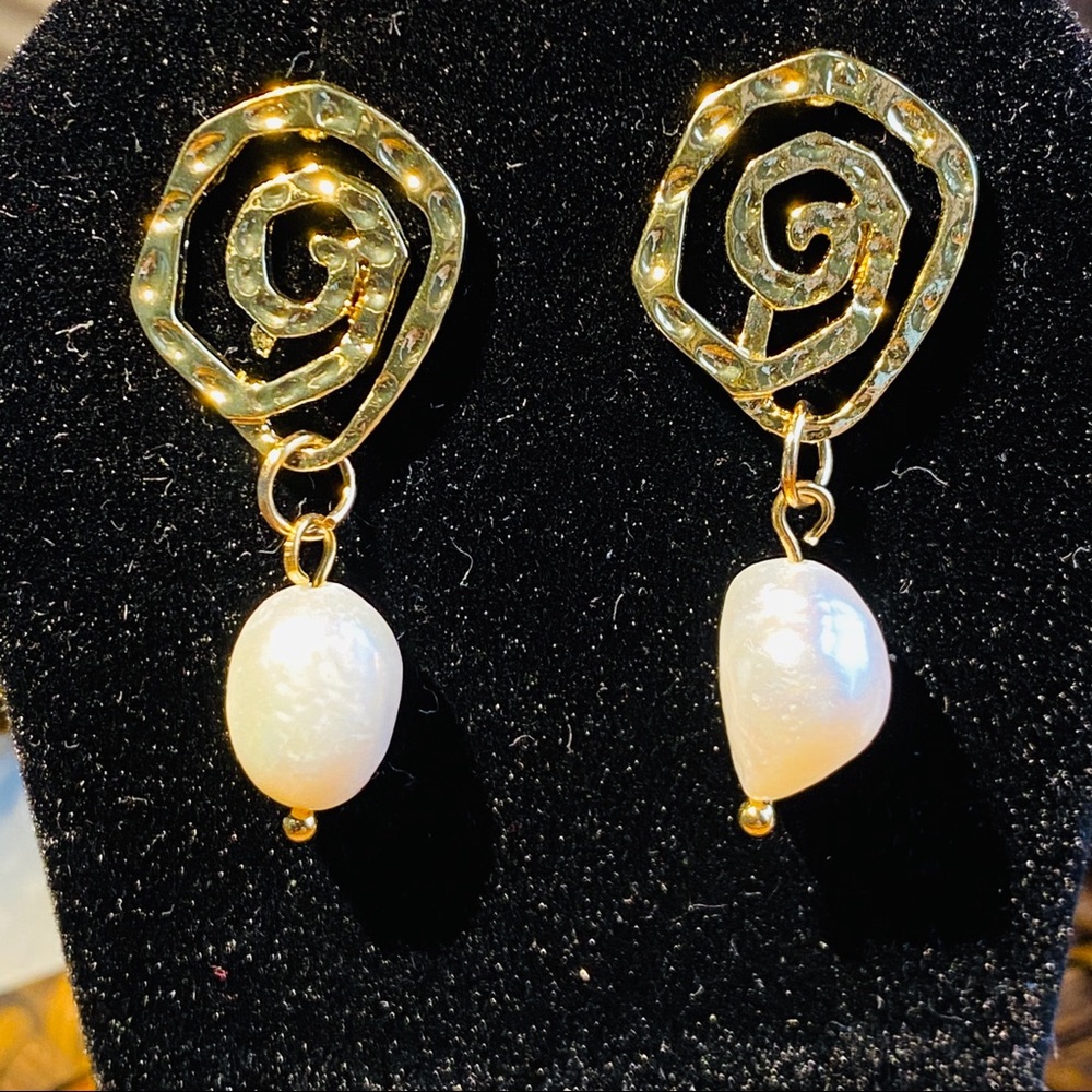 Roman's Garden- Golden Pearl Earrings